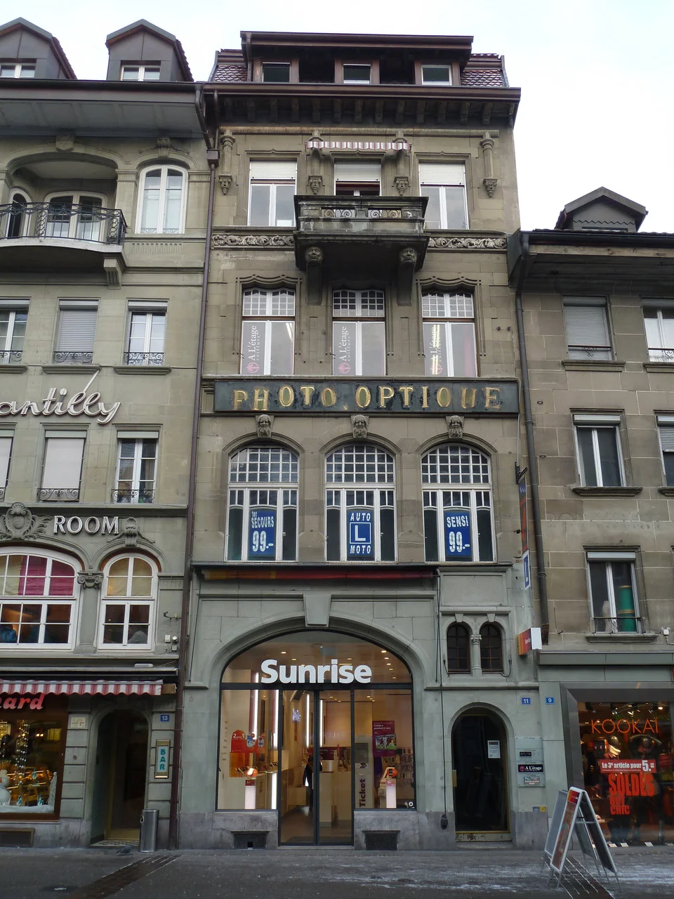 FR_FRIBOURG_RUE DE ROMONT 11_ENSEIGNE HISTORIQUE _PHOTO OPTIQUE__01